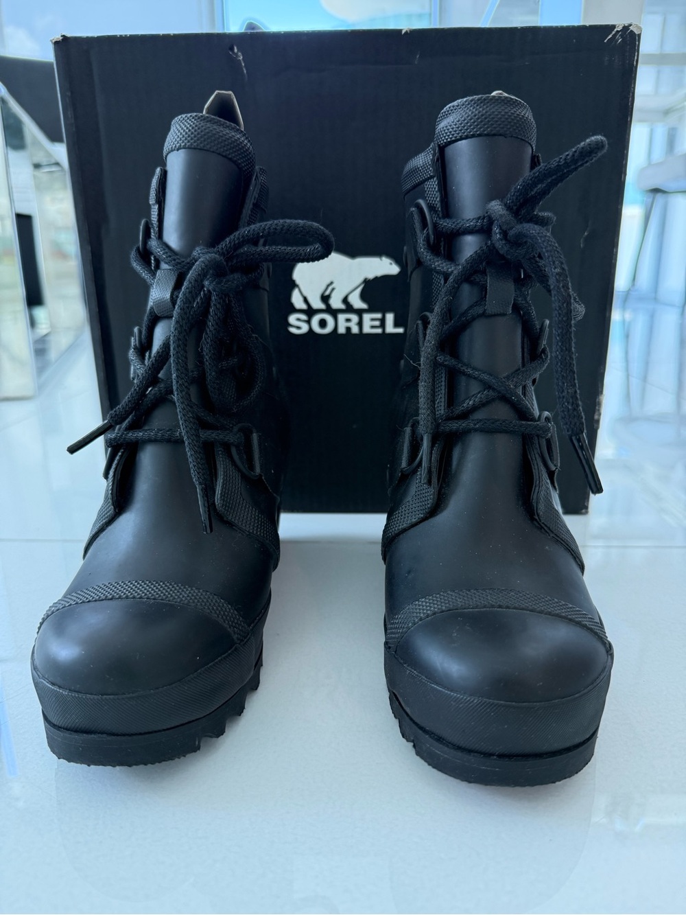 SOREL Brand New with original box
Black Women's Lace-Up Platform Rain Boot - Picture 5 of 12